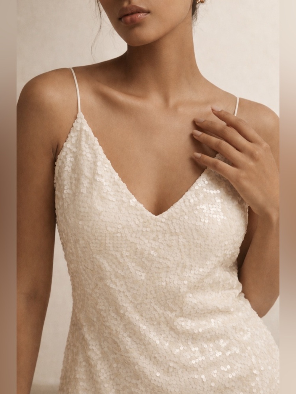 $798 Veronica Beard
Perla‎ Sequin Dress in Iridescent Off-White Color, Size 4 - Picture 7 of 9